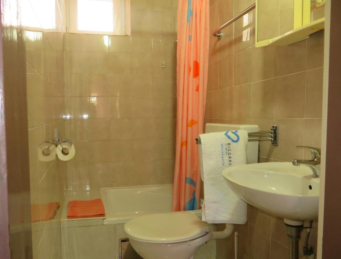 Beach Apartments Roza - The Garden Apartment Biograd Na Moru Exterior photo